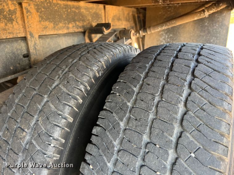 image for item KF9900 2012 Ford F350 Super Duty  Crew Cab flatbed pickup truck