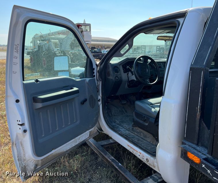 image for item KF9901 2014 Ford F450 Super Duty  flatbed truck