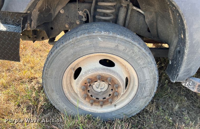 image for item KF9901 2014 Ford F450 Super Duty  flatbed truck