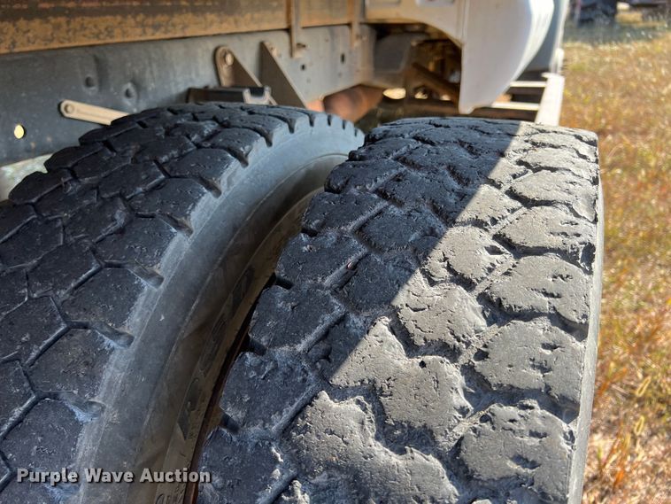 image for item KF9901 2014 Ford F450 Super Duty  flatbed truck