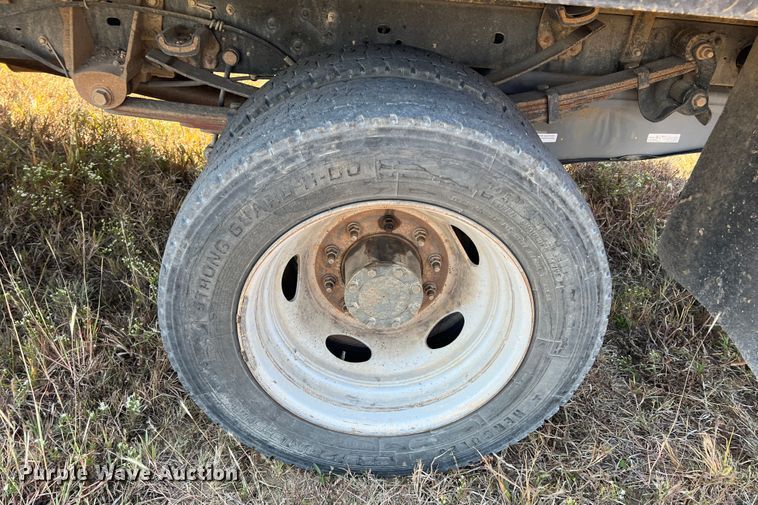 image for item KF9901 2014 Ford F450 Super Duty  flatbed truck