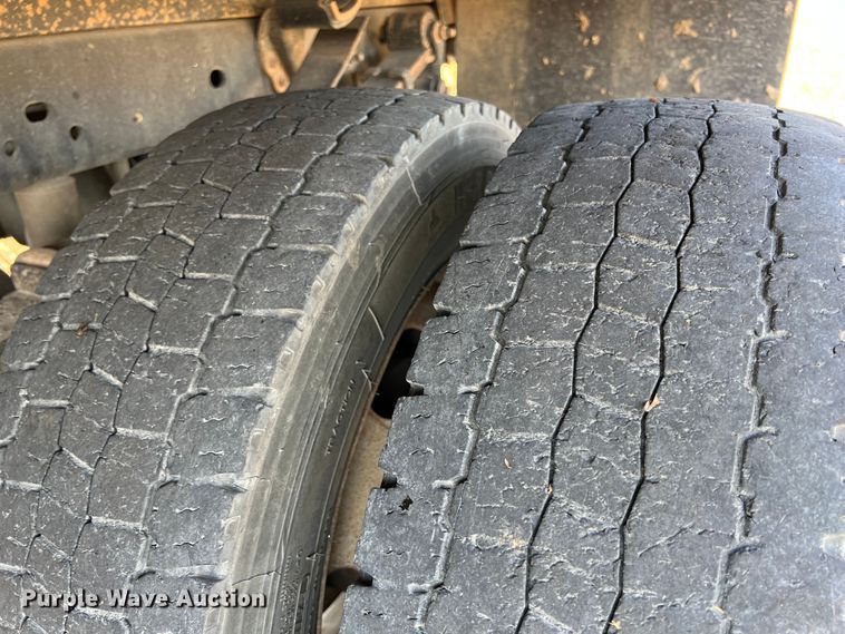 image for item KF9901 2014 Ford F450 Super Duty  flatbed truck