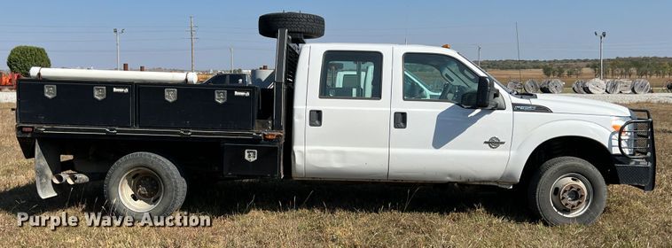 image for item KF9902 2015 Ford F350 Super Duty  Crew Cab flatbed pickup truck