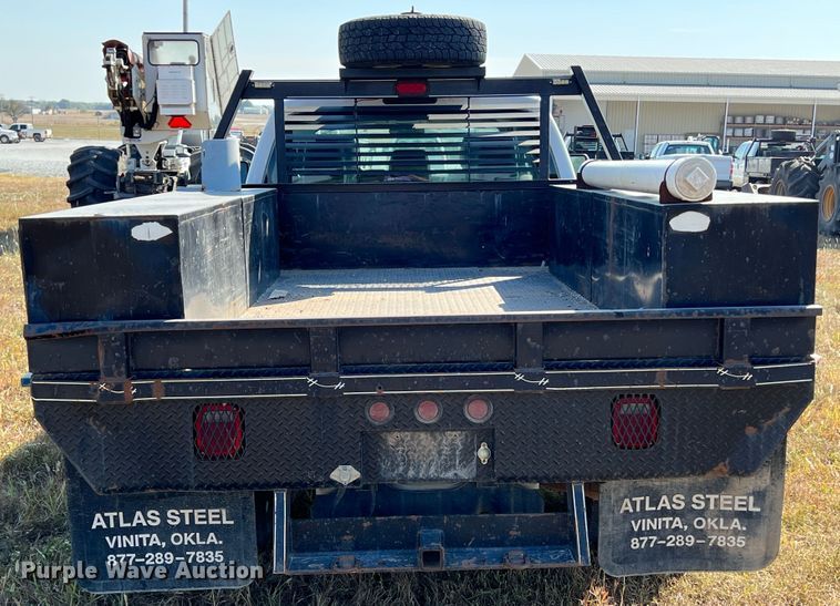 image for item KF9902 2015 Ford F350 Super Duty  Crew Cab flatbed pickup truck