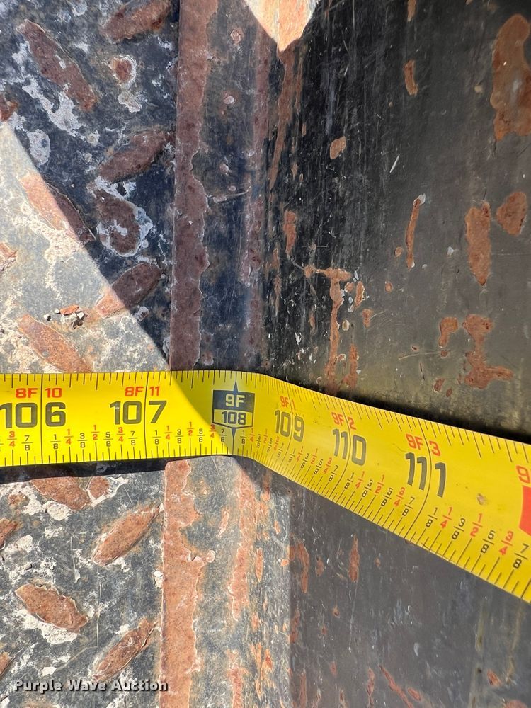 image for item KF9902 2015 Ford F350 Super Duty  Crew Cab flatbed pickup truck