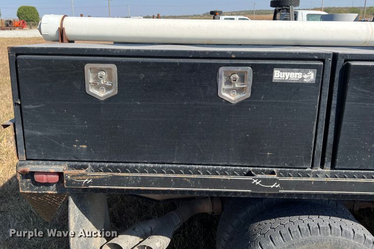 image for item KF9902 2015 Ford F350 Super Duty  Crew Cab flatbed pickup truck