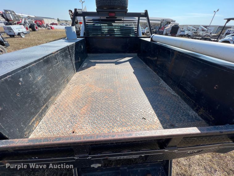 image for item KF9902 2015 Ford F350 Super Duty  Crew Cab flatbed pickup truck