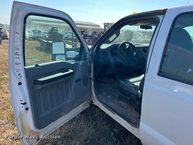 image for item KF9902 2015 Ford F350 Super Duty  Crew Cab flatbed pickup truck