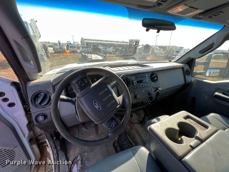 image for item KF9902 2015 Ford F350 Super Duty  Crew Cab flatbed pickup truck