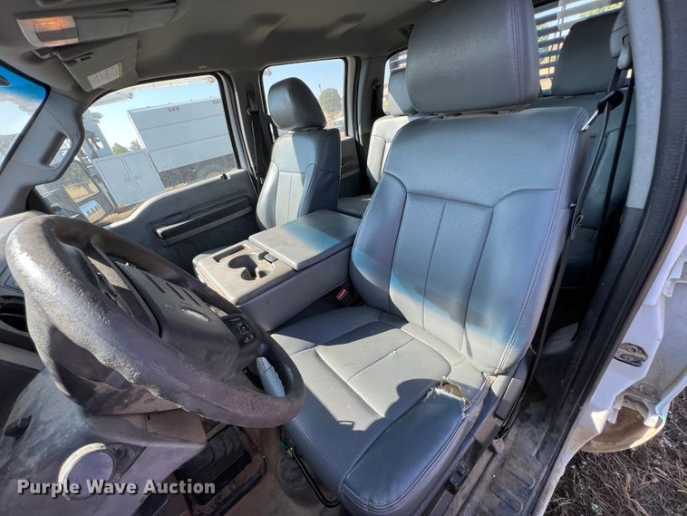 image for item KF9902 2015 Ford F350 Super Duty  Crew Cab flatbed pickup truck