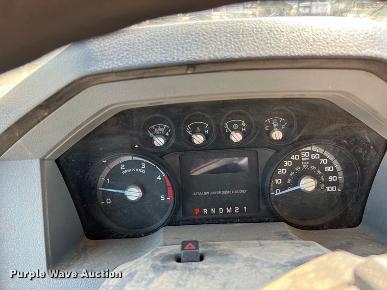 image for item KF9902 2015 Ford F350 Super Duty  Crew Cab flatbed pickup truck