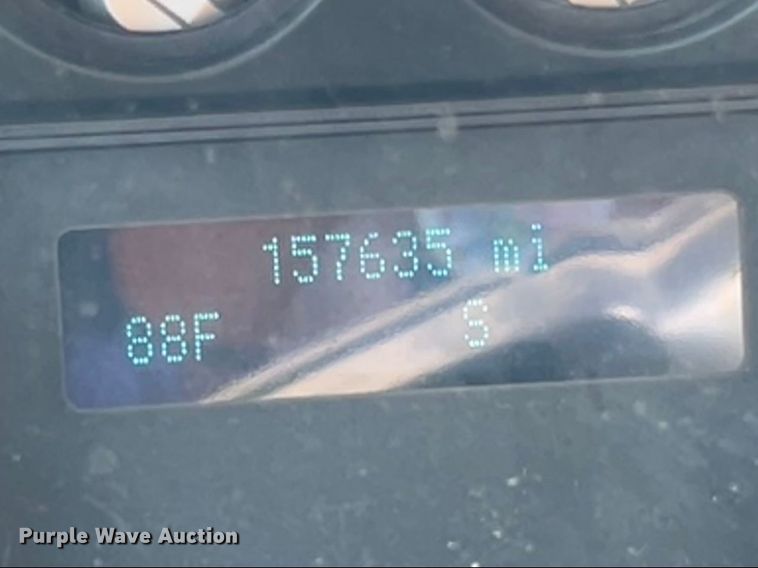 image for item KF9902 2015 Ford F350 Super Duty  Crew Cab flatbed pickup truck