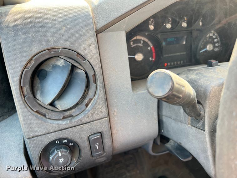 image for item KF9902 2015 Ford F350 Super Duty  Crew Cab flatbed pickup truck