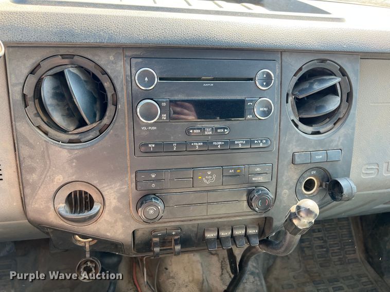 image for item KF9902 2015 Ford F350 Super Duty  Crew Cab flatbed pickup truck