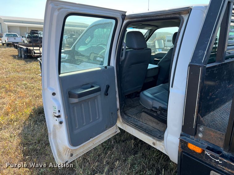 image for item KF9902 2015 Ford F350 Super Duty  Crew Cab flatbed pickup truck