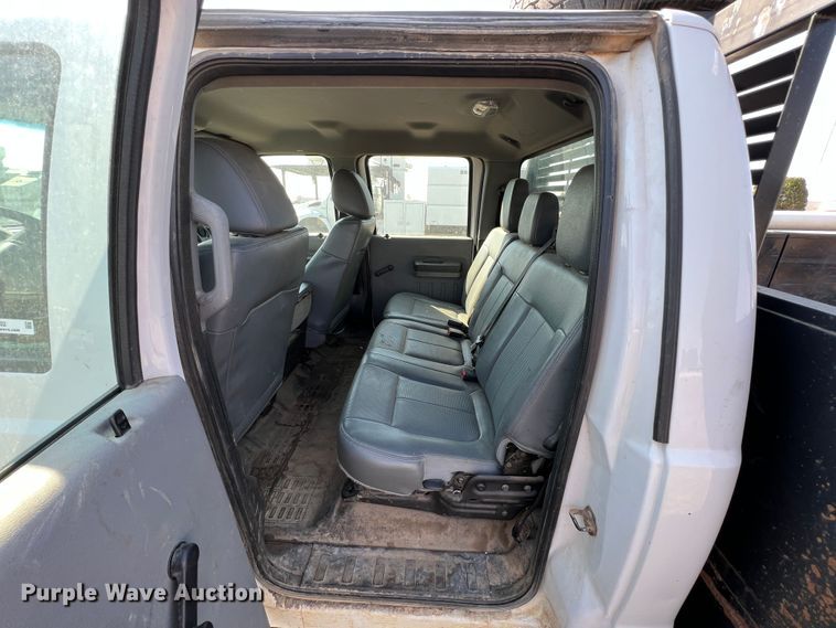 image for item KF9902 2015 Ford F350 Super Duty  Crew Cab flatbed pickup truck