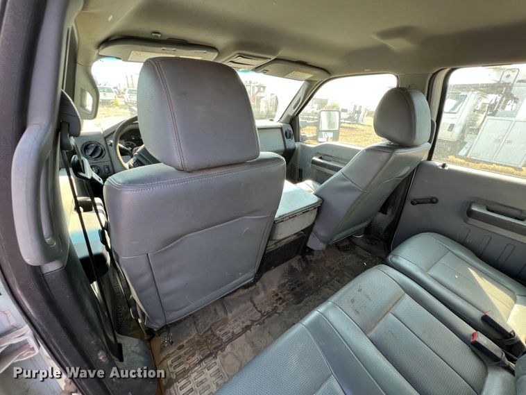 image for item KF9902 2015 Ford F350 Super Duty  Crew Cab flatbed pickup truck