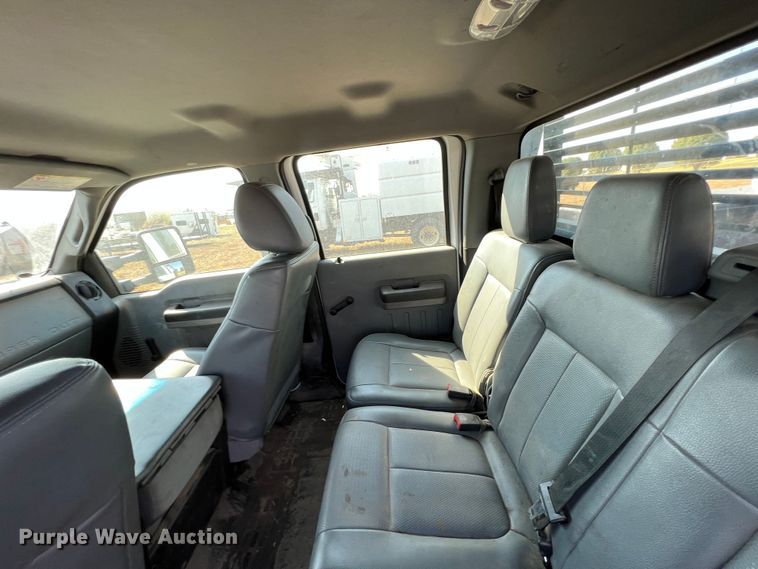 image for item KF9902 2015 Ford F350 Super Duty  Crew Cab flatbed pickup truck