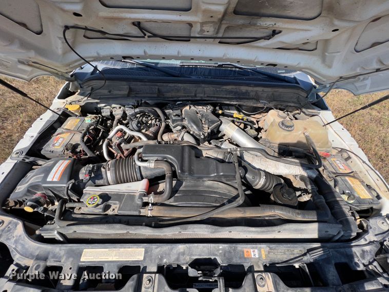 image for item KF9902 2015 Ford F350 Super Duty  Crew Cab flatbed pickup truck