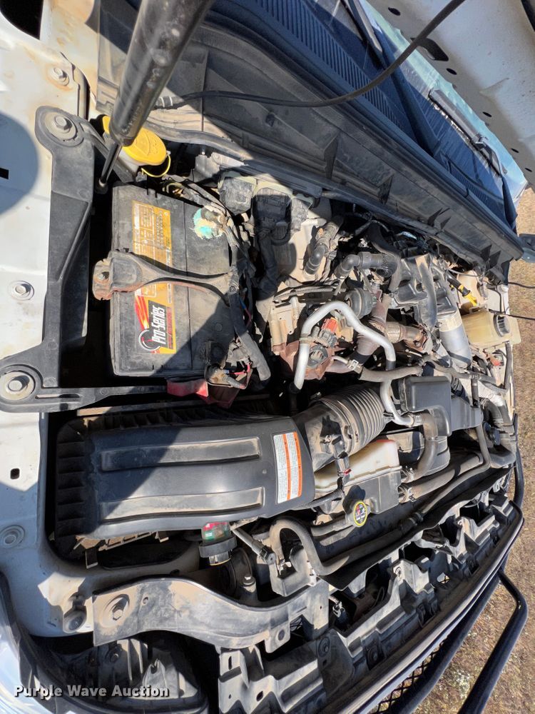 image for item KF9902 2015 Ford F350 Super Duty  Crew Cab flatbed pickup truck