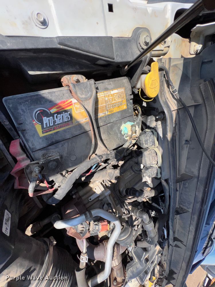 image for item KF9902 2015 Ford F350 Super Duty  Crew Cab flatbed pickup truck