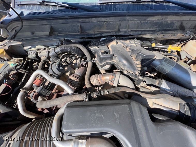 image for item KF9902 2015 Ford F350 Super Duty  Crew Cab flatbed pickup truck