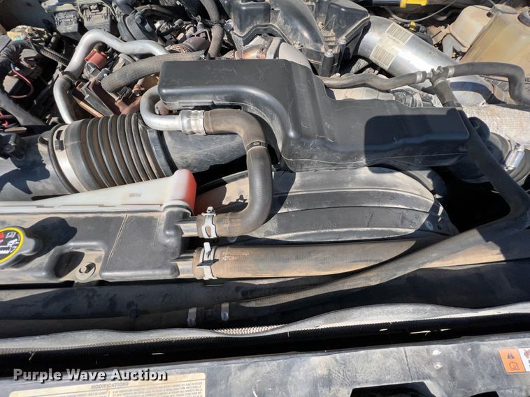 image for item KF9902 2015 Ford F350 Super Duty  Crew Cab flatbed pickup truck