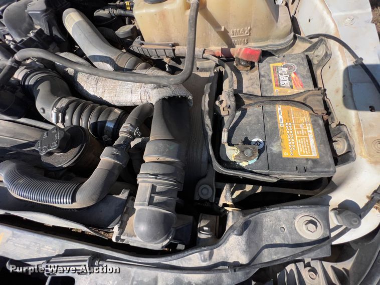 image for item KF9902 2015 Ford F350 Super Duty  Crew Cab flatbed pickup truck