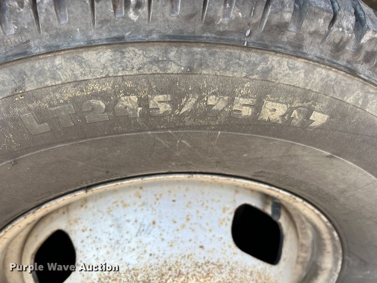 image for item KF9902 2015 Ford F350 Super Duty  Crew Cab flatbed pickup truck