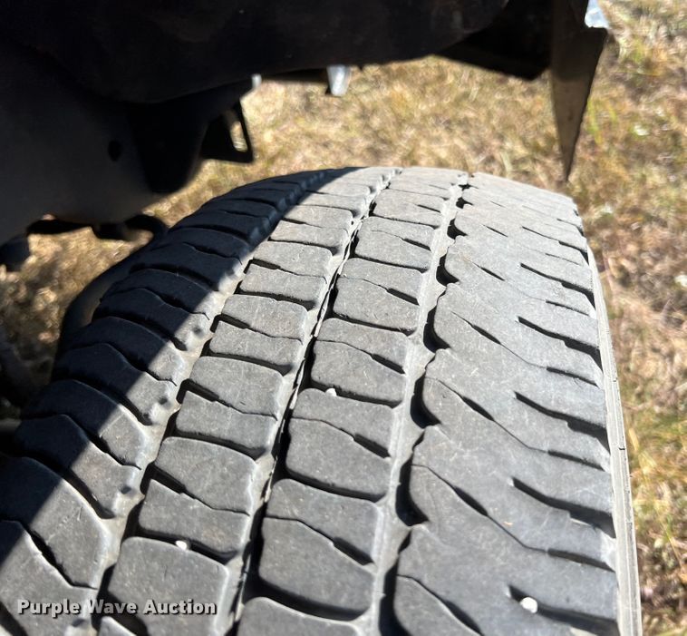 image for item KF9902 2015 Ford F350 Super Duty  Crew Cab flatbed pickup truck