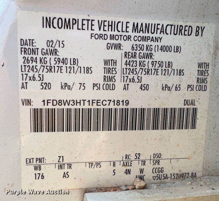 image for item KF9902 2015 Ford F350 Super Duty  Crew Cab flatbed pickup truck