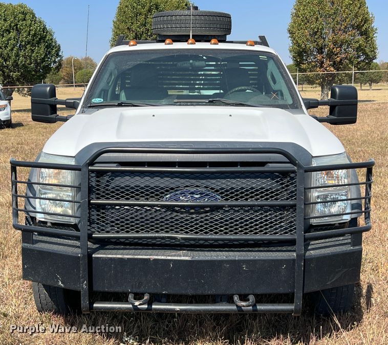 image for item KF9906 2013 Ford F450 Super Duty  flatbed truck