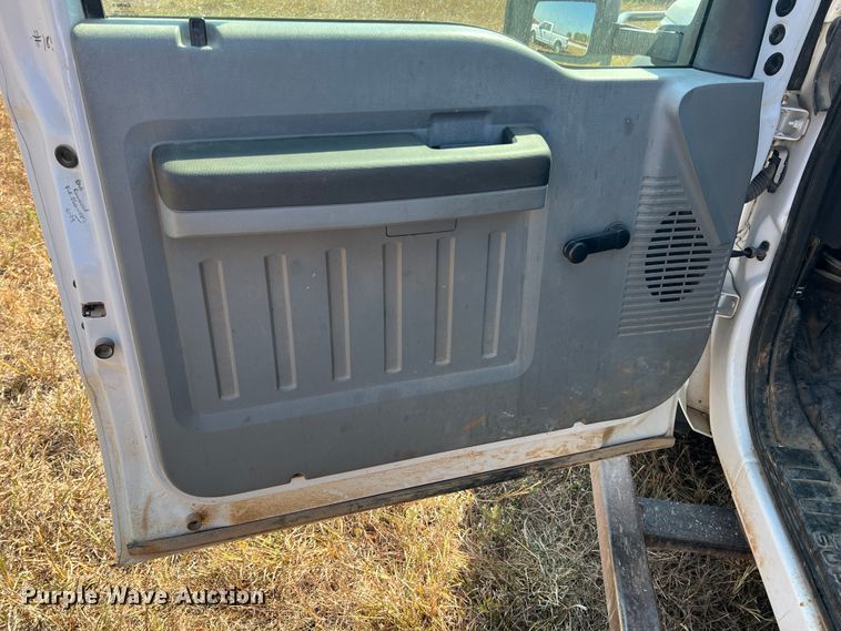 image for item KF9906 2013 Ford F450 Super Duty  flatbed truck