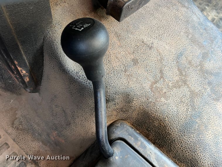 image for item KF9906 2013 Ford F450 Super Duty  flatbed truck