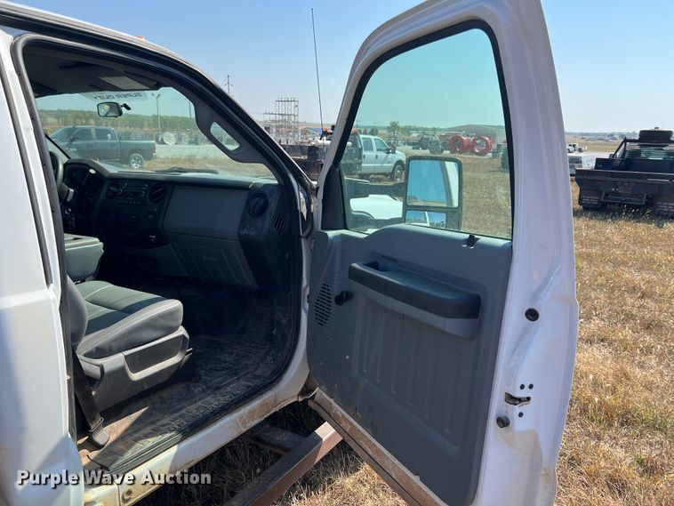 image for item KF9906 2013 Ford F450 Super Duty  flatbed truck