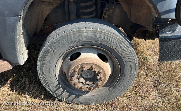 image for item KF9906 2013 Ford F450 Super Duty  flatbed truck