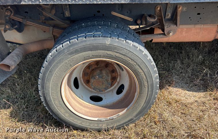 image for item KF9906 2013 Ford F450 Super Duty  flatbed truck