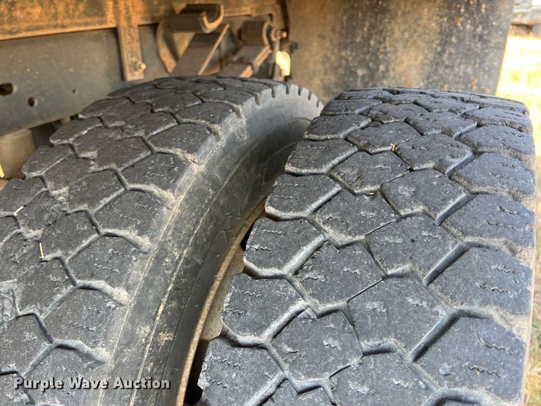 image for item KF9906 2013 Ford F450 Super Duty  flatbed truck