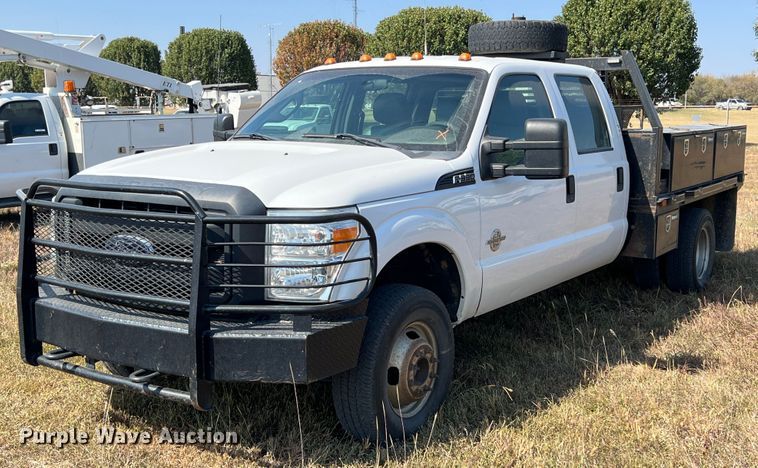image for item KF9907 2015 Ford F350 Super Duty  Crew Cab flatbed pickup truck