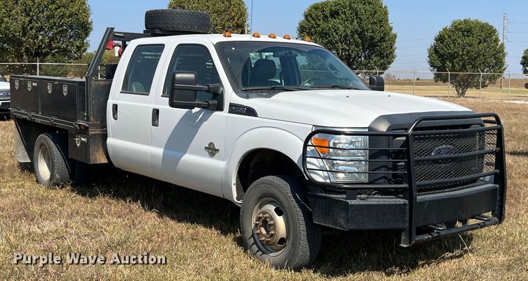 image for item KF9907 2015 Ford F350 Super Duty  Crew Cab flatbed pickup truck