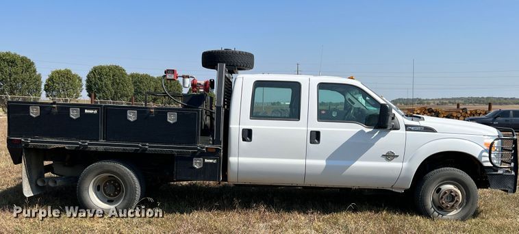 image for item KF9907 2015 Ford F350 Super Duty  Crew Cab flatbed pickup truck