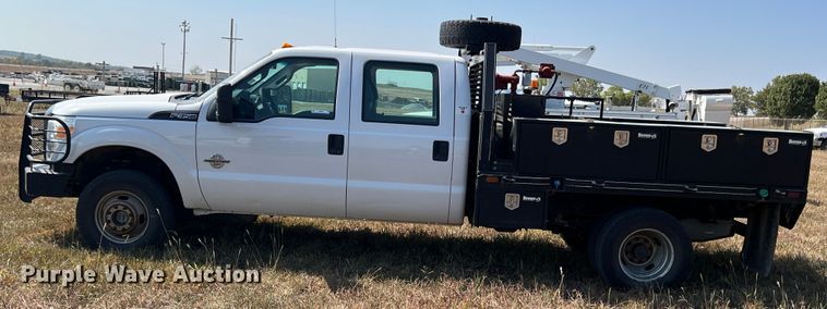 image for item KF9907 2015 Ford F350 Super Duty  Crew Cab flatbed pickup truck