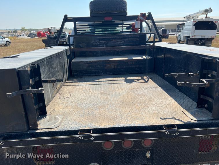 image for item KF9907 2015 Ford F350 Super Duty  Crew Cab flatbed pickup truck