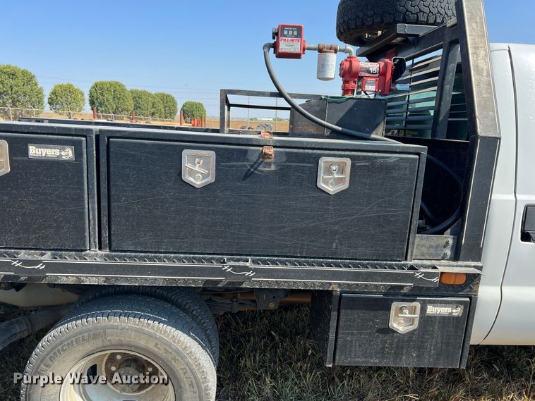 image for item KF9907 2015 Ford F350 Super Duty  Crew Cab flatbed pickup truck