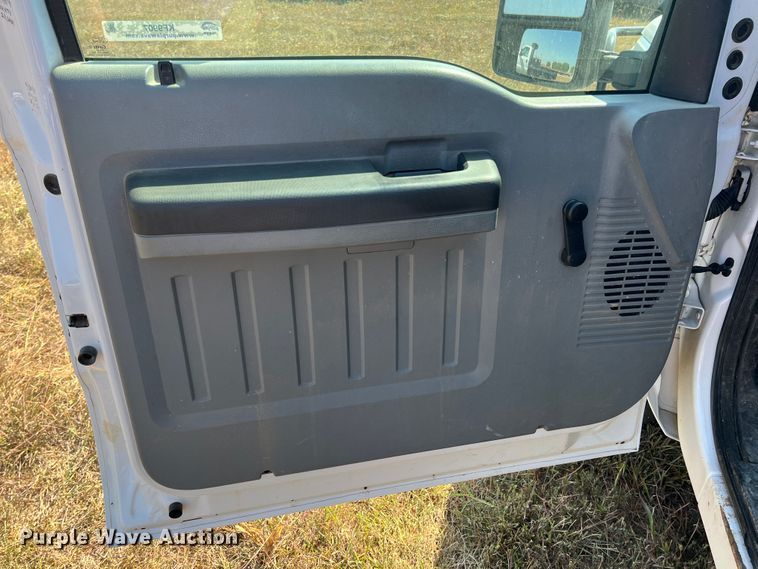 image for item KF9907 2015 Ford F350 Super Duty  Crew Cab flatbed pickup truck