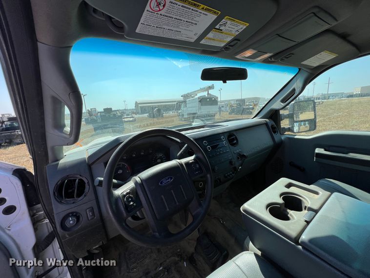 image for item KF9907 2015 Ford F350 Super Duty  Crew Cab flatbed pickup truck