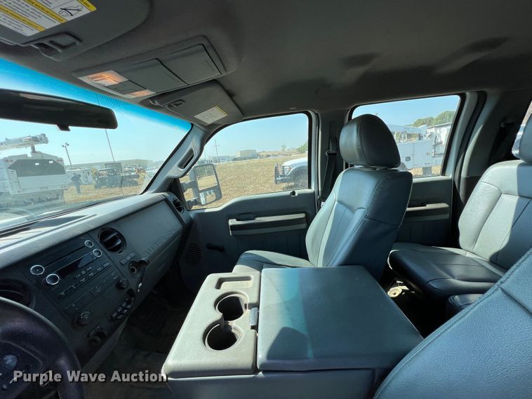 image for item KF9907 2015 Ford F350 Super Duty  Crew Cab flatbed pickup truck