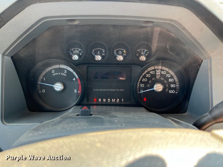 image for item KF9907 2015 Ford F350 Super Duty  Crew Cab flatbed pickup truck