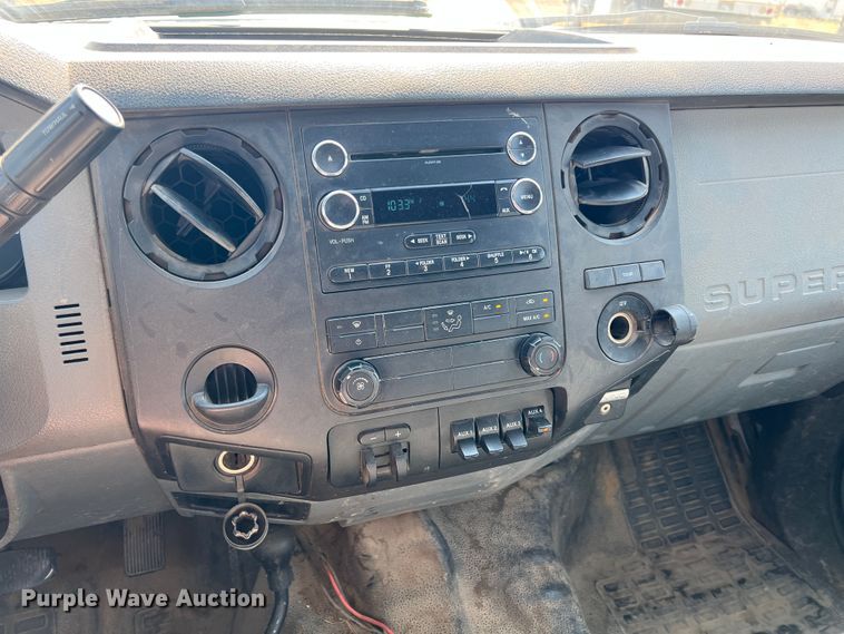 image for item KF9907 2015 Ford F350 Super Duty  Crew Cab flatbed pickup truck