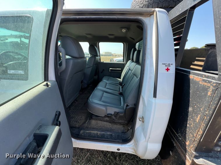 image for item KF9907 2015 Ford F350 Super Duty  Crew Cab flatbed pickup truck